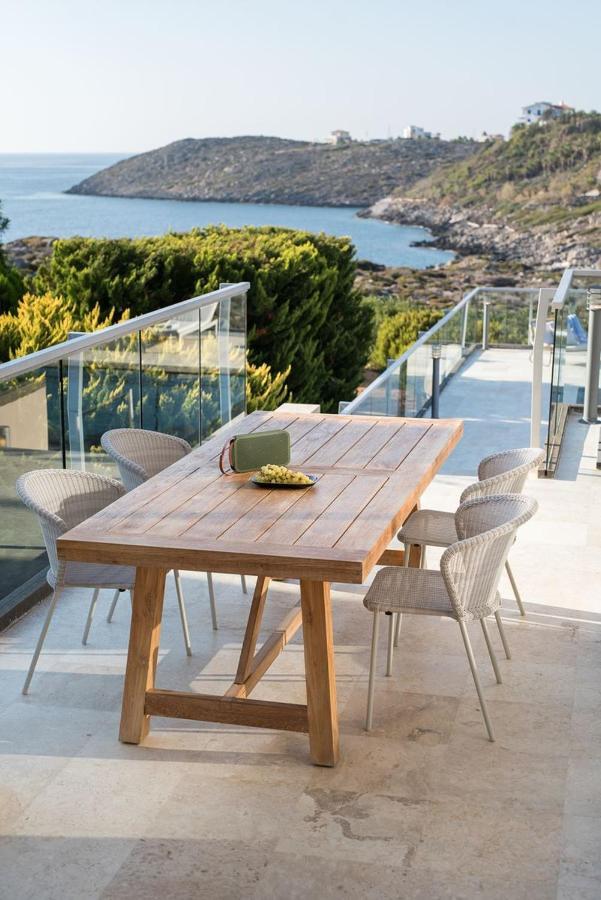 Magnifique Villa Avec Piscine Au Bord De Mer Chorafakia Екстер'єр фото
